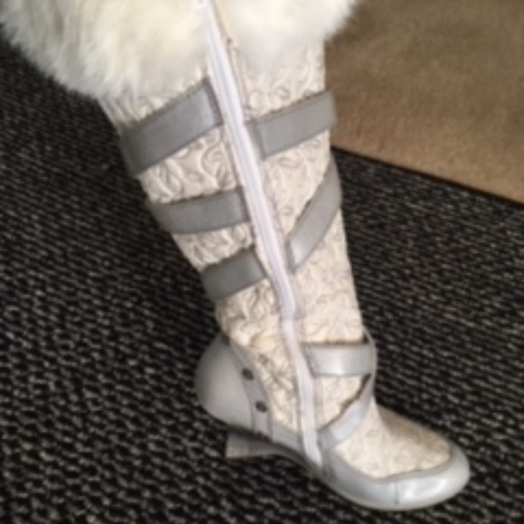 Boot - Picture 5 of 6